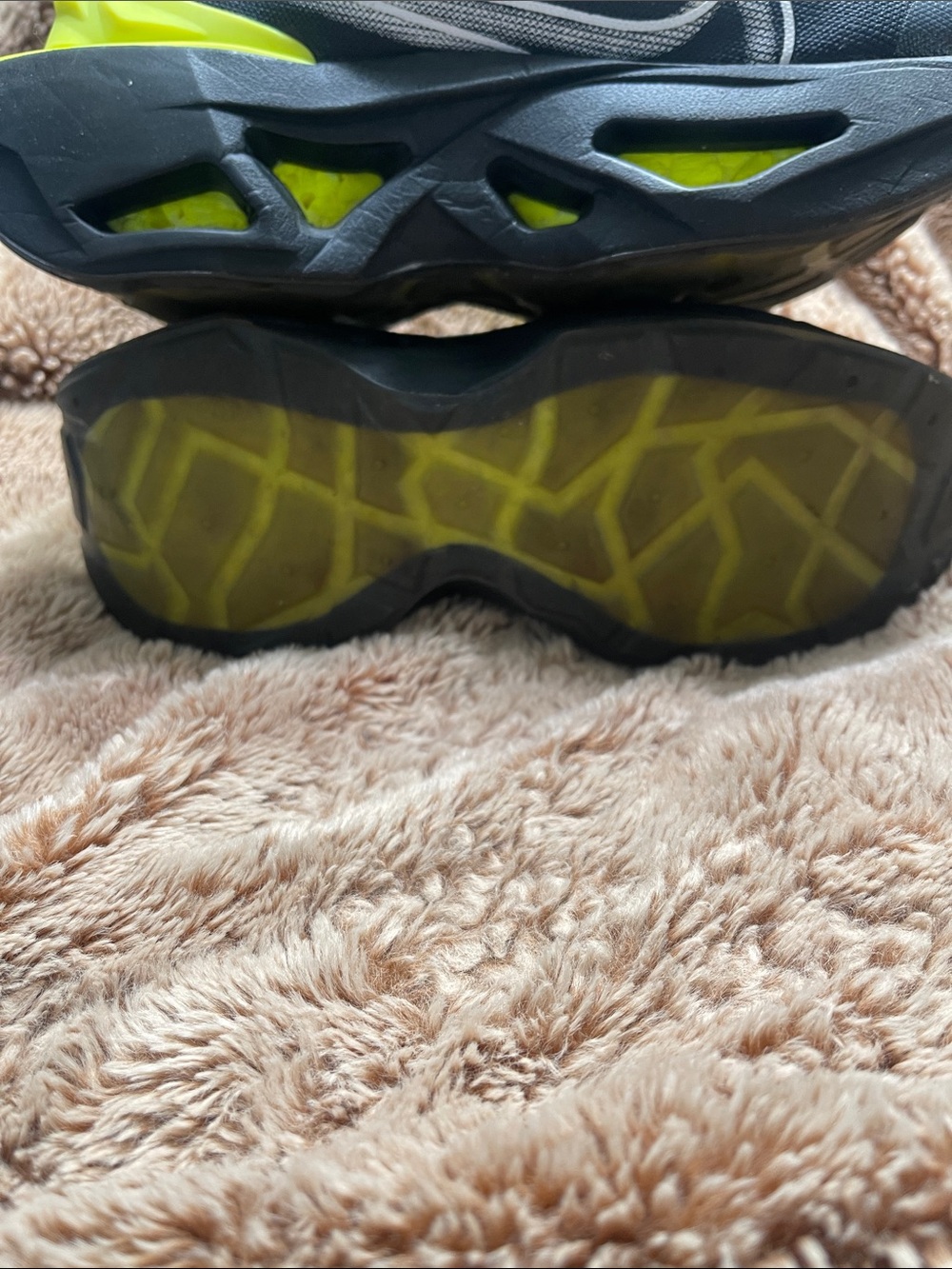 Nike Women’s Black & Neon Green Athletic Sneakers - Picture 6 of 7